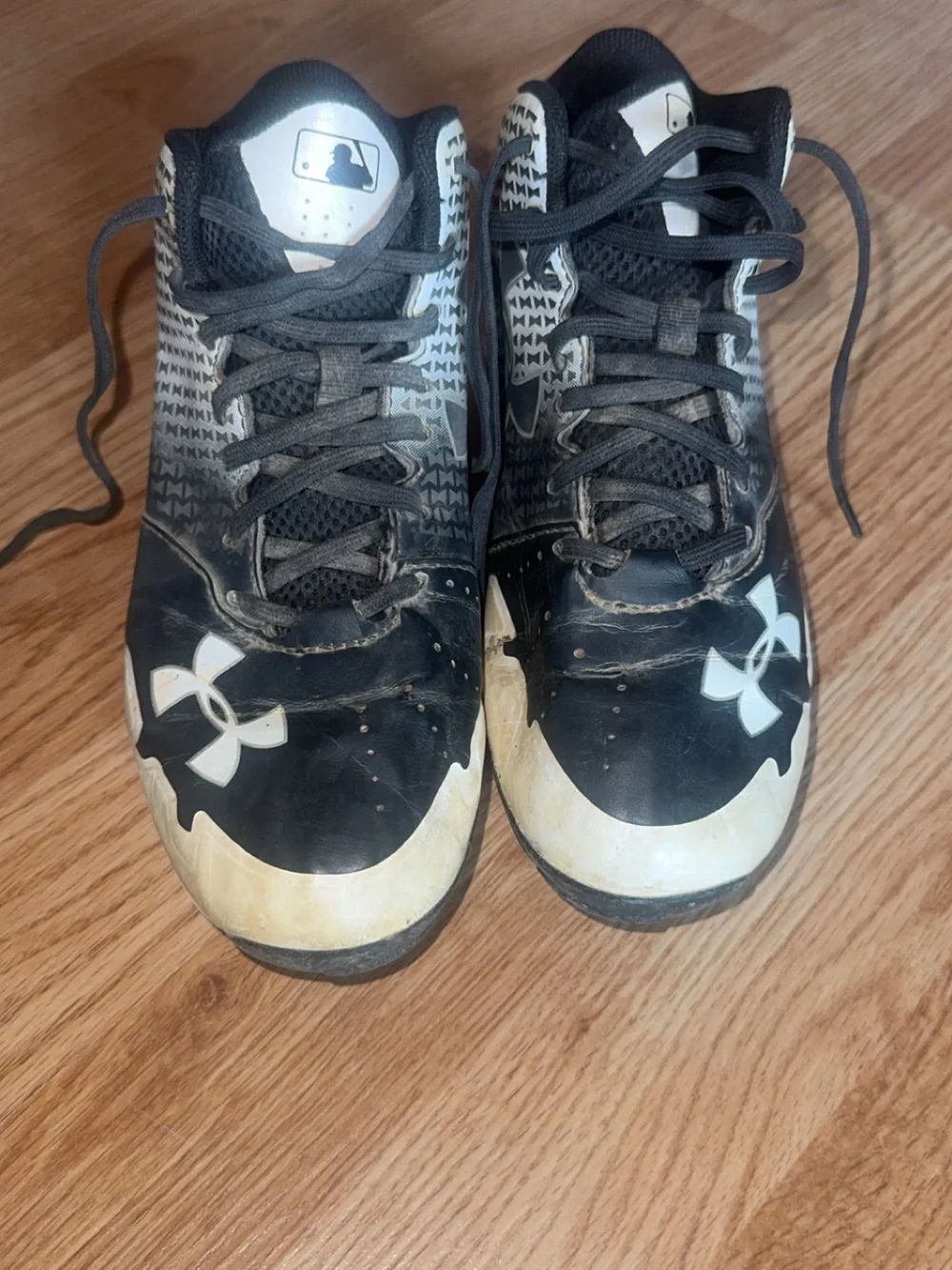Under Armour Kids Black and White High-Top Football/Baseball Cleats